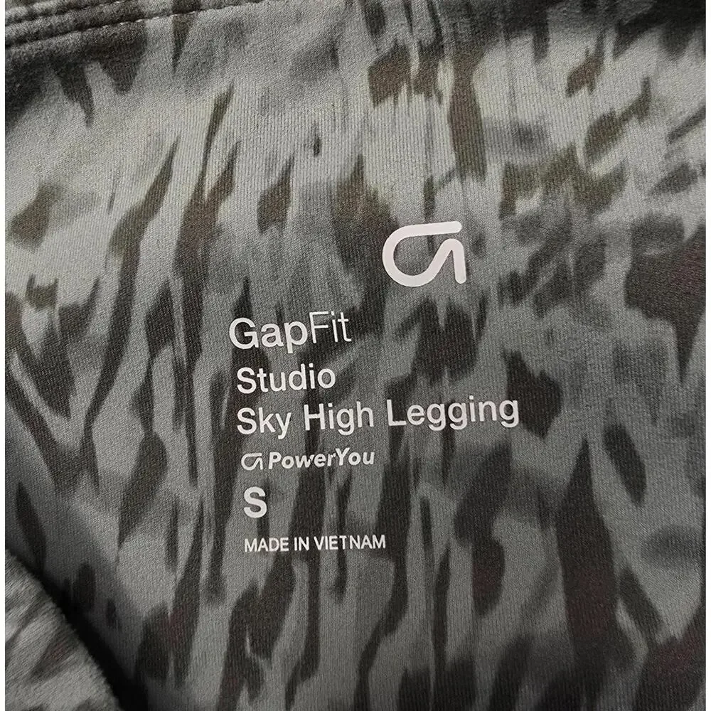 GAP Fit Studio Sky High Gray Animal Print Leggings Active Wear Women's  SZ SMALL - Picture 3 of 5